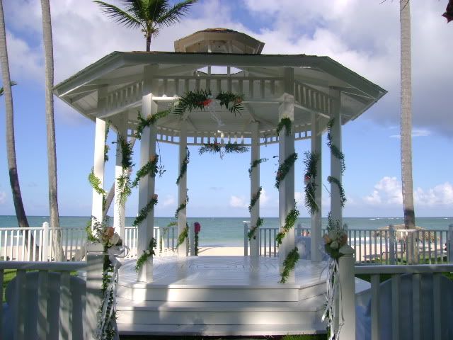Please share your pics of wedding gazebos with decorations