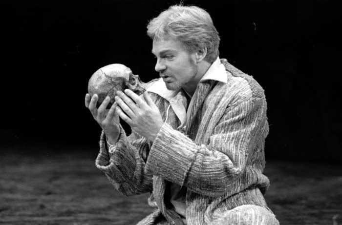 Essays shakespeare hamlet 123helpme