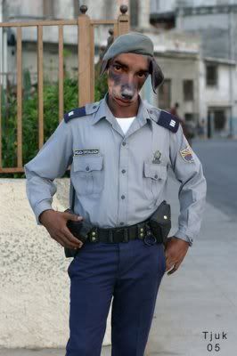 TJUKpolicia20eres20mi20amigo.jpg picture by carlitopelolindo