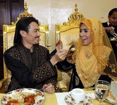 Gambar perkahwinan Akhil Hayy dan Waheeda
