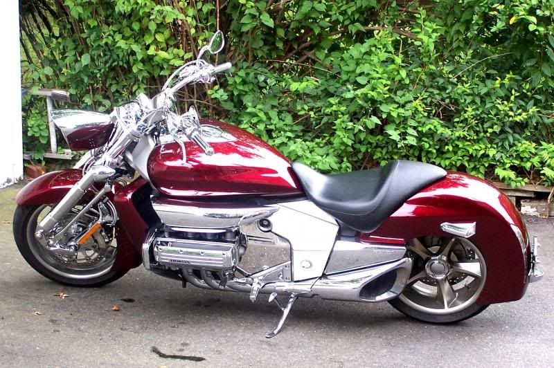 Triumph rocket 3 vs honda valkyrie #4