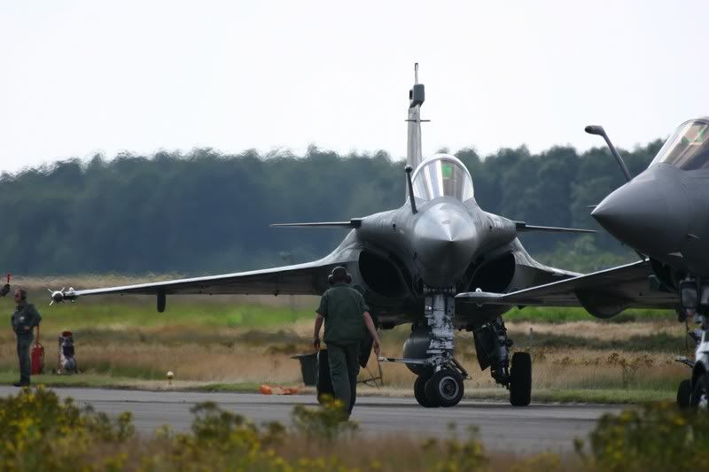 FrenchNavyRafaleParkingafteramissio.jpg