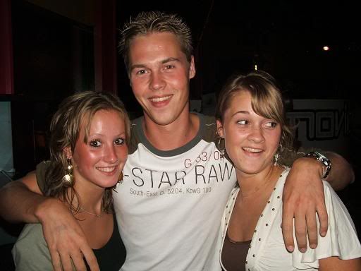 [img width=512 height=384]http://i104.photobucket.com/albums/m180/djsentex/p20lpf.jpg[/img]