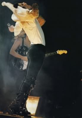 normal_misc_dangerous_tour_photo_l_.jpg
